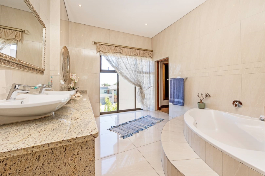 8 Bedroom Property for Sale in Baronetcy Estate Western Cape